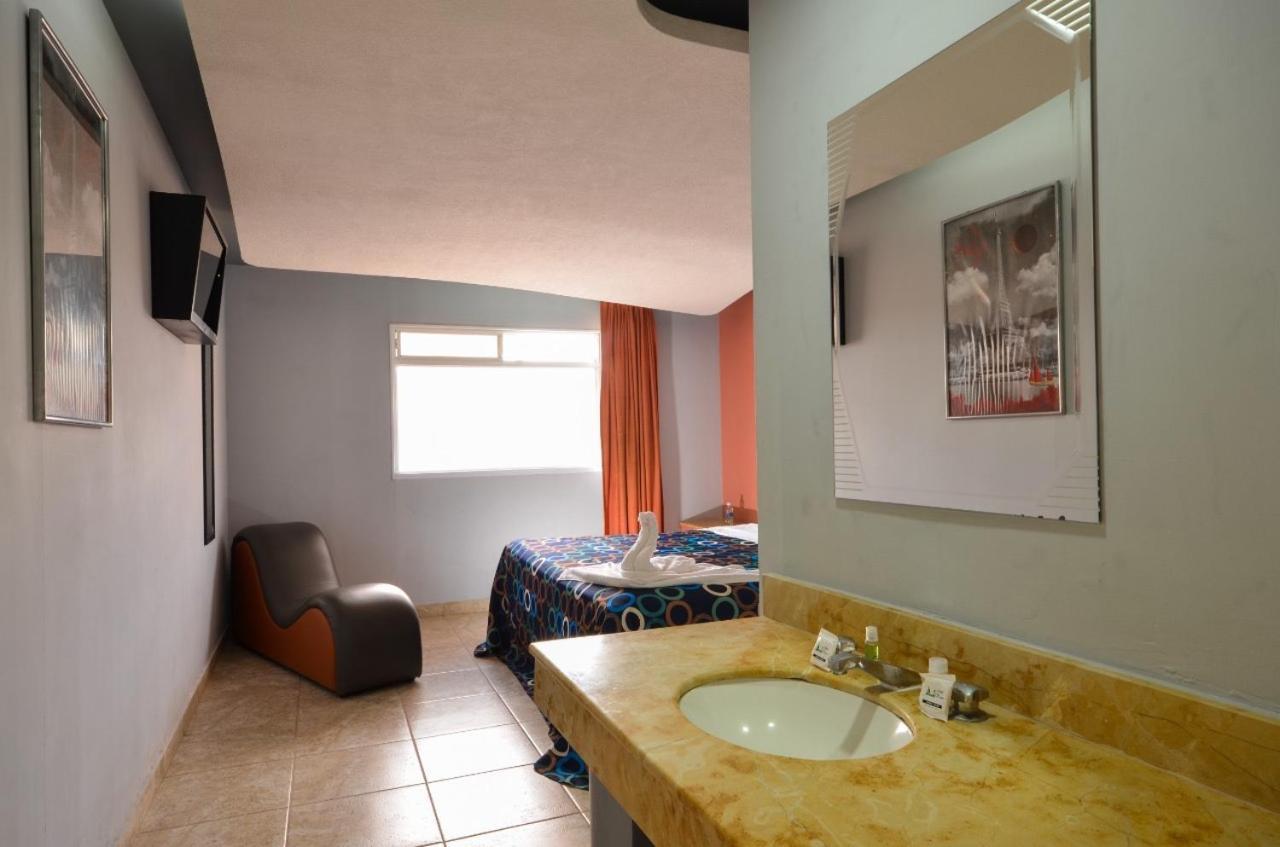 Motel Venecia Momoxpan ภายนอก รูปภาพ